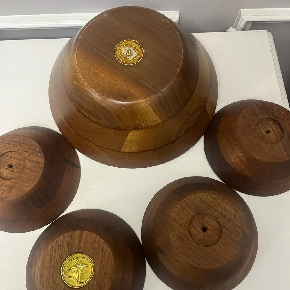 Elegant Wooden‎ Bowl Set